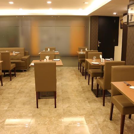 Oyo 662 Hotel Comfotel 加尔各答 外观 照片