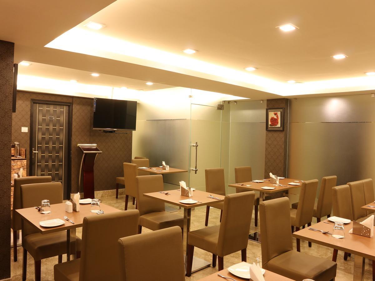 Oyo 662 Hotel Comfotel 加尔各答 外观 照片