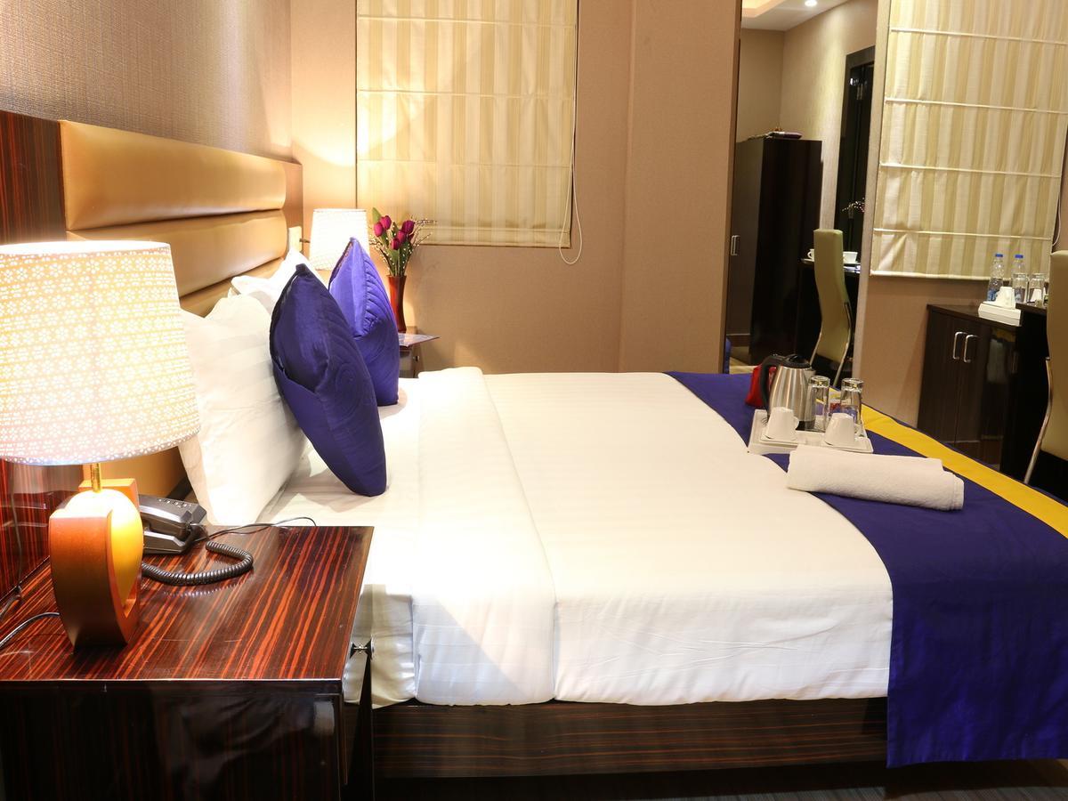Oyo 662 Hotel Comfotel 加尔各答 外观 照片